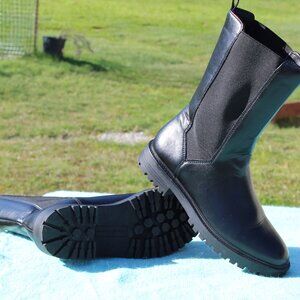 Banana Republic Vegan Leather Pull-On Chelsea Boots Women’s Size 10. Worn 1 time